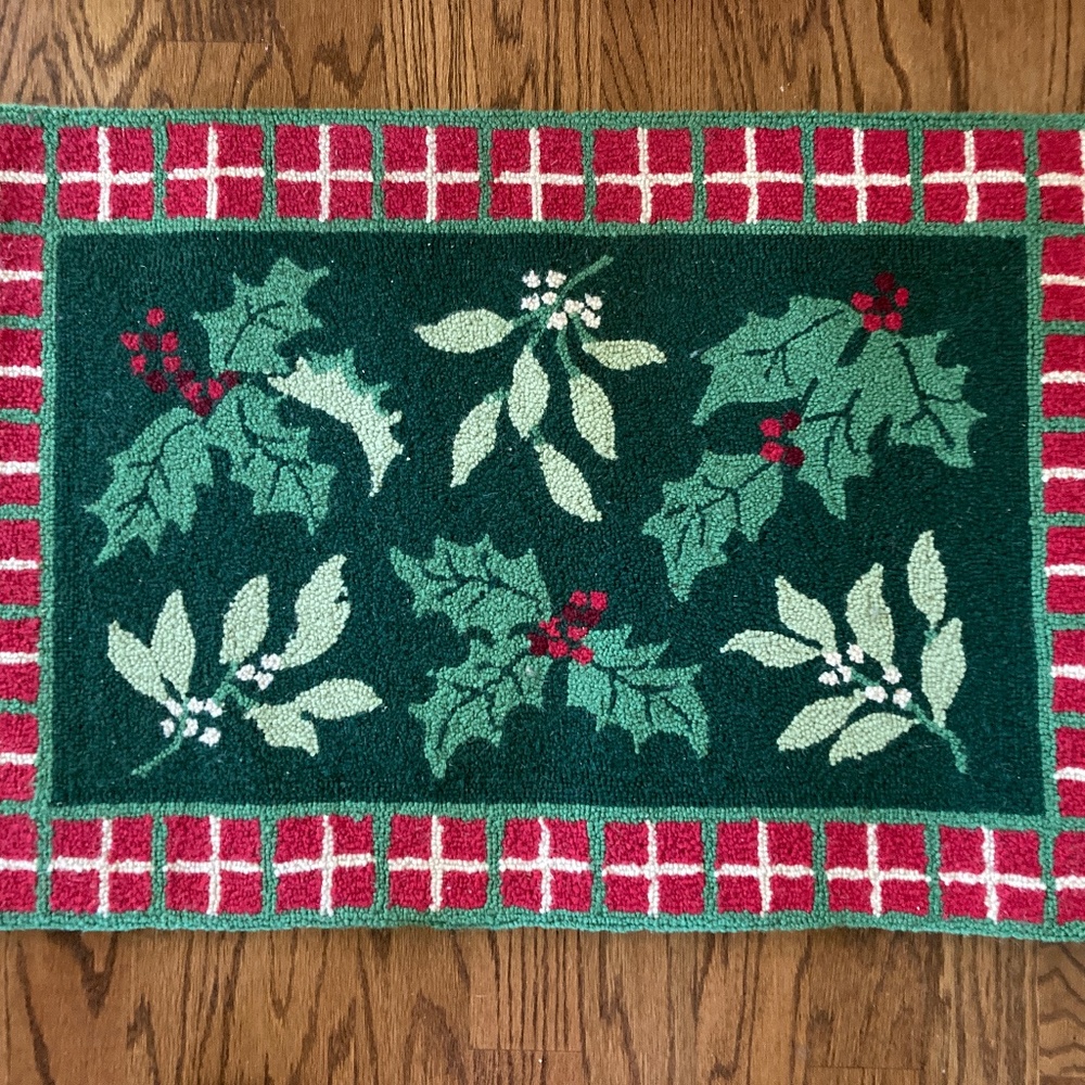 Valerie Parr Hill 100% Wool 2' x 3' Winter Accent Rug/Holly Berries/EUC!